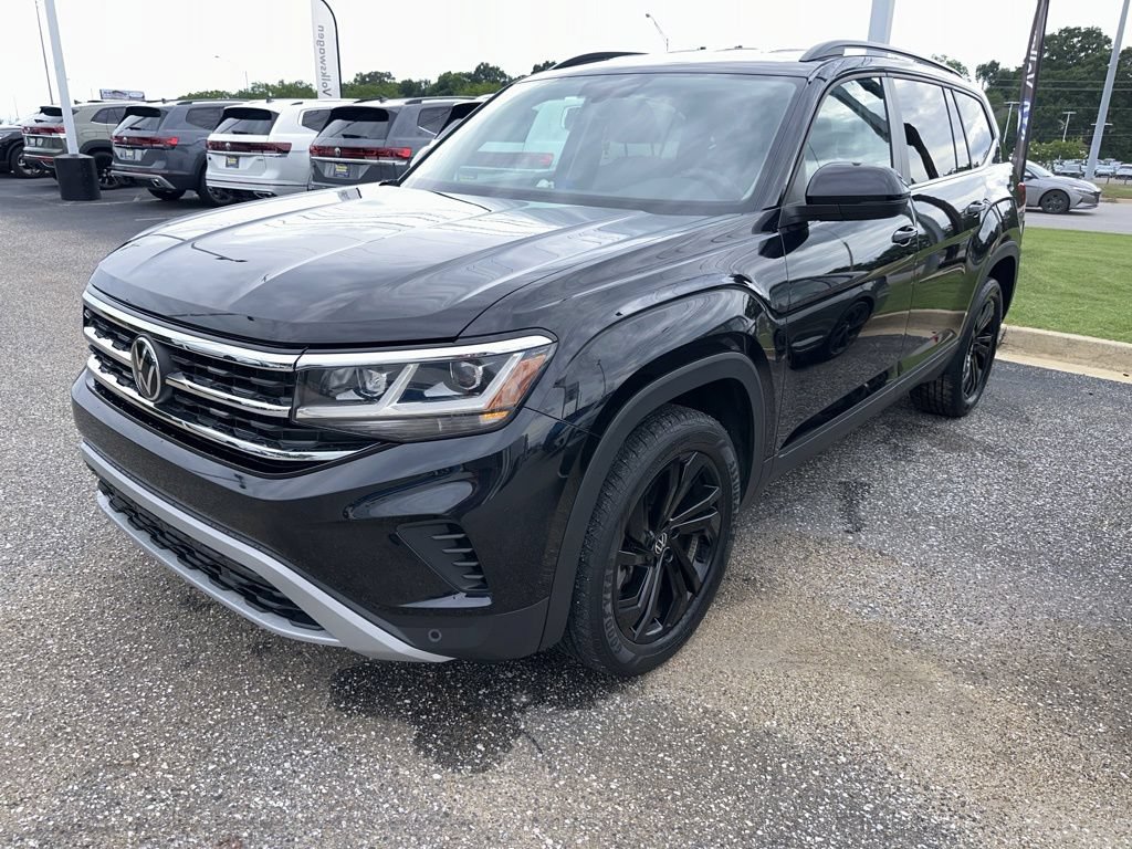 Used 2023 Volkswagen Atlas SE w/ Black Wheel Package FWD image 1