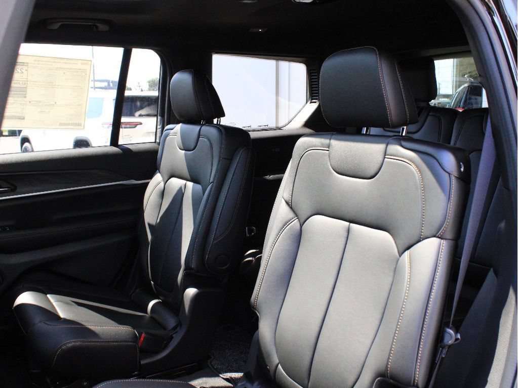 New 2026 Jeep Grand Cherokee L Limited AWD/4WD image 32