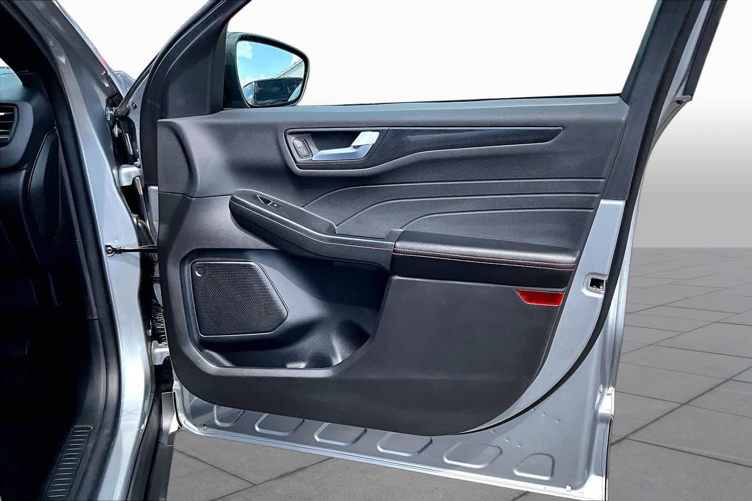 Used 2023 Ford Escape ST-Line w/ Tech Pack #1 FWD image 23