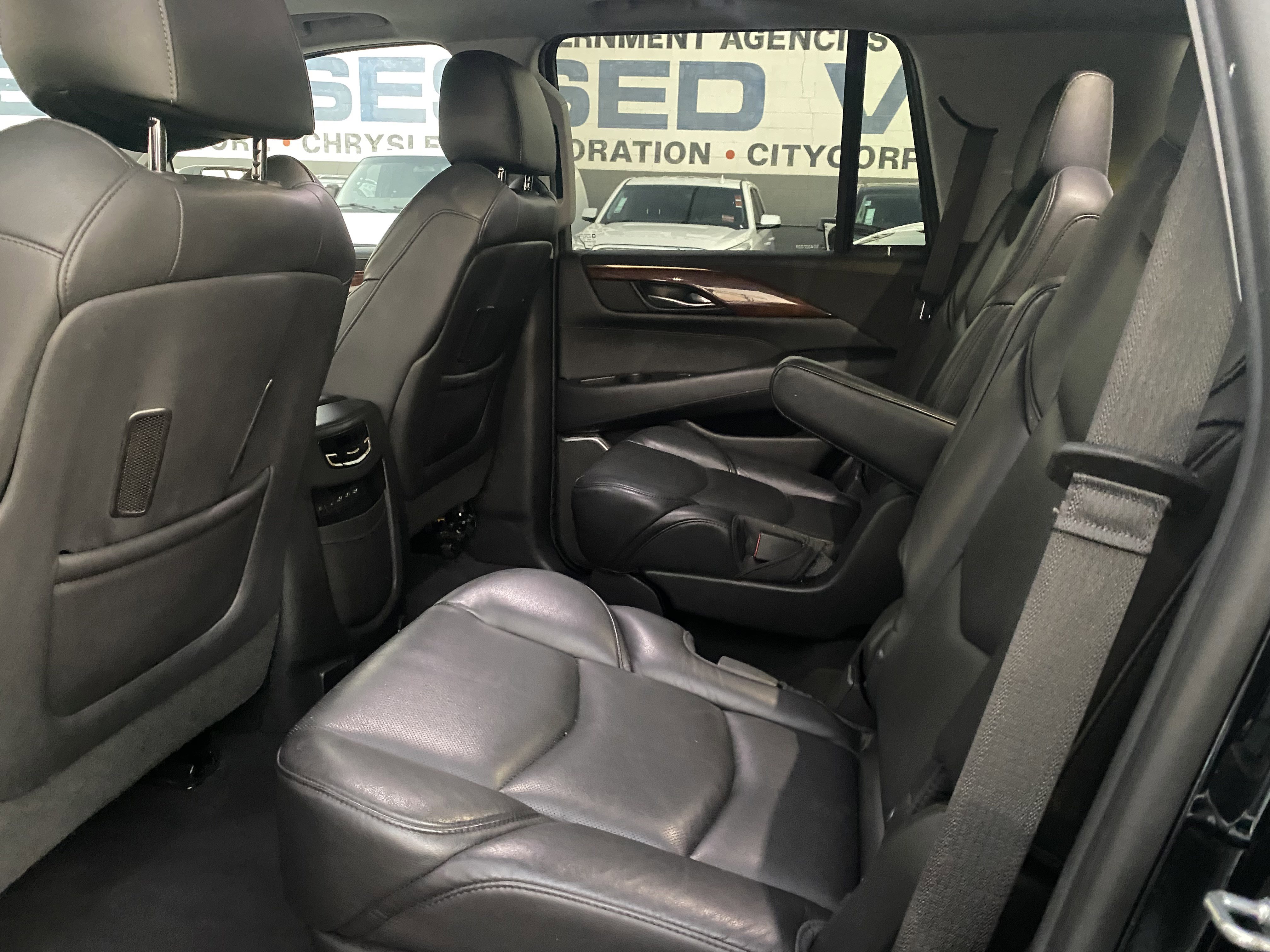 Used 2018 Cadillac Escalade Premium Luxury image 14