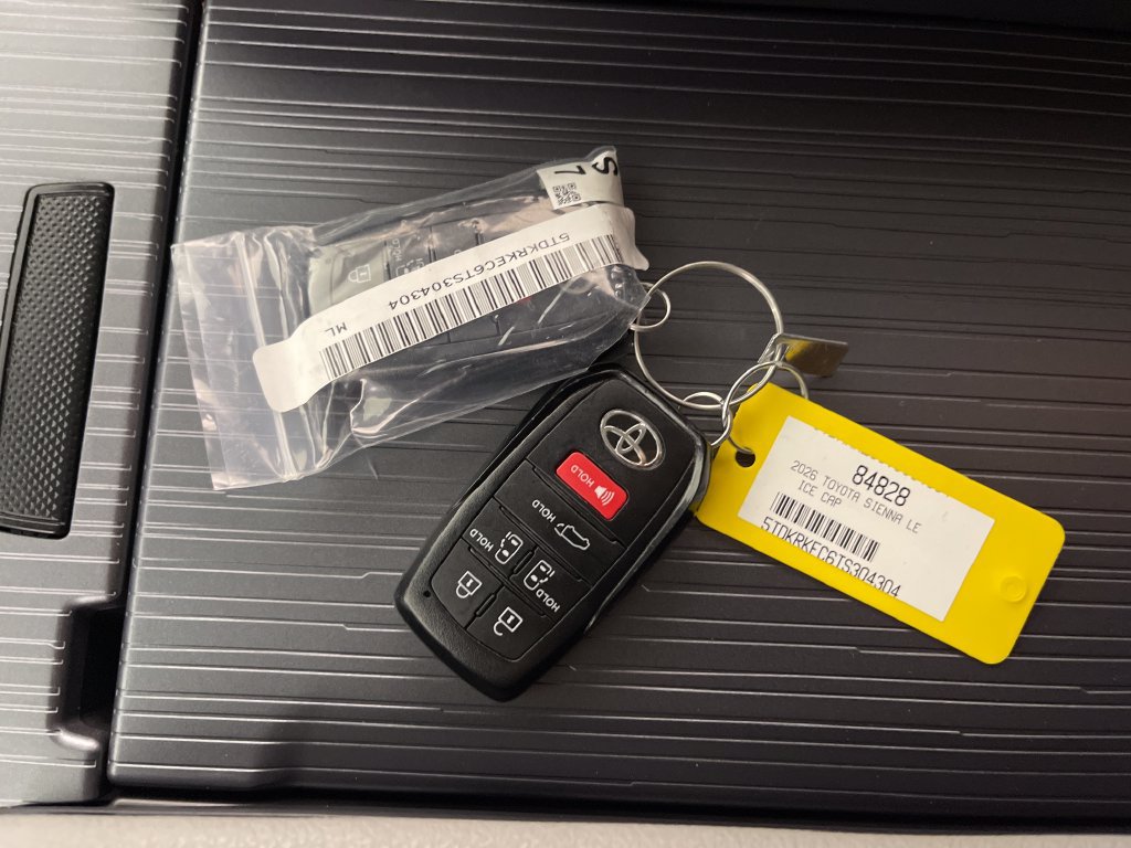 Certified 2026 Toyota Sienna LE FWD image 24