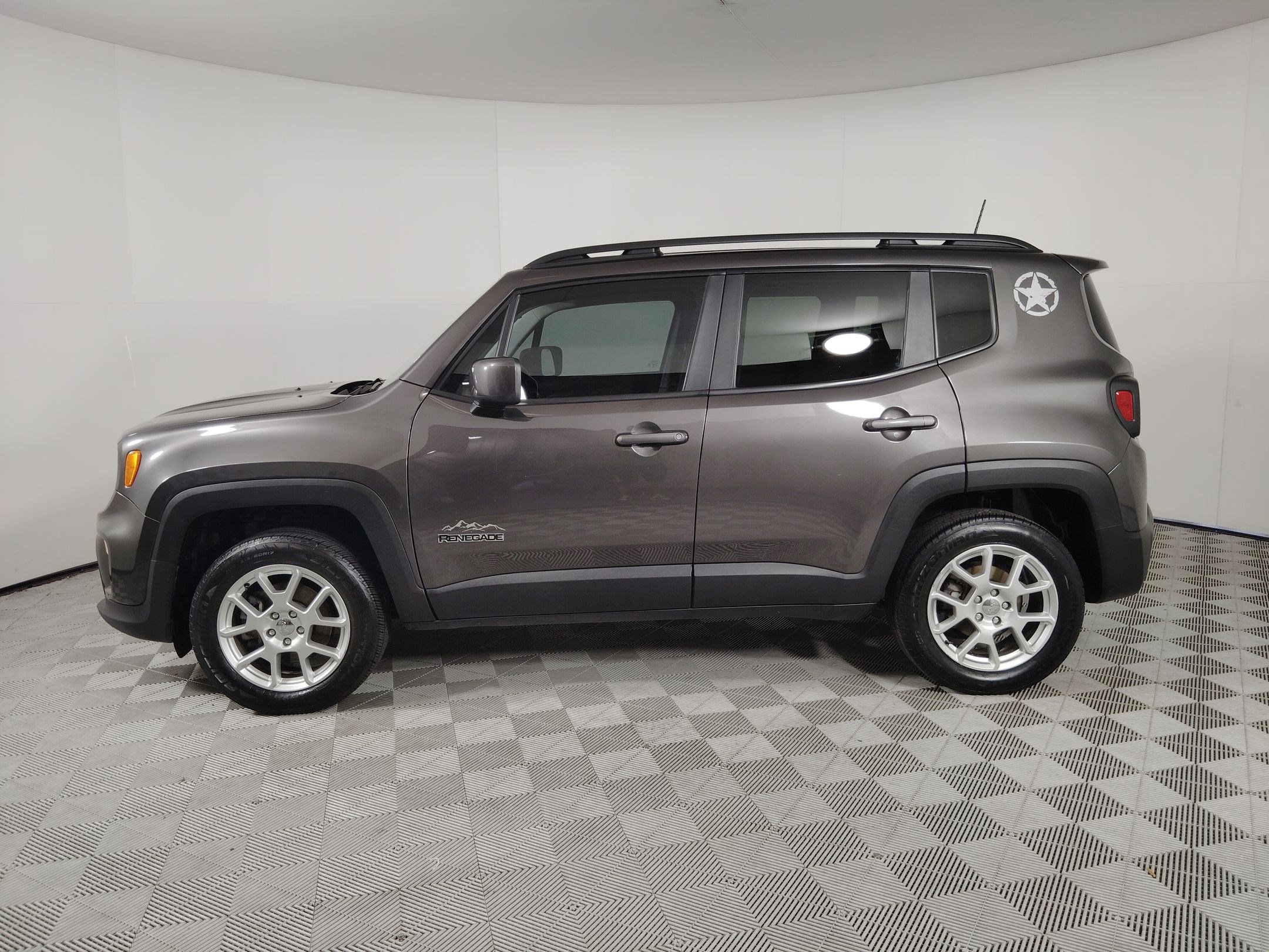 Used 2020 Jeep Renegade Latitude image 2