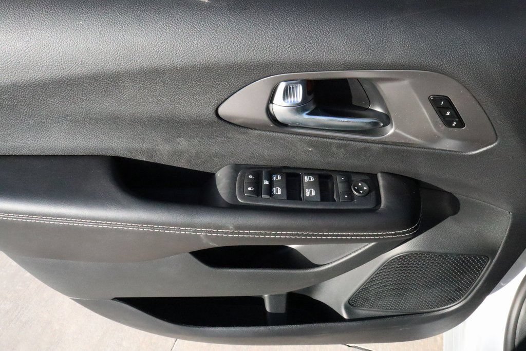 New 2026 Chrysler Pacifica Select FWD image 15