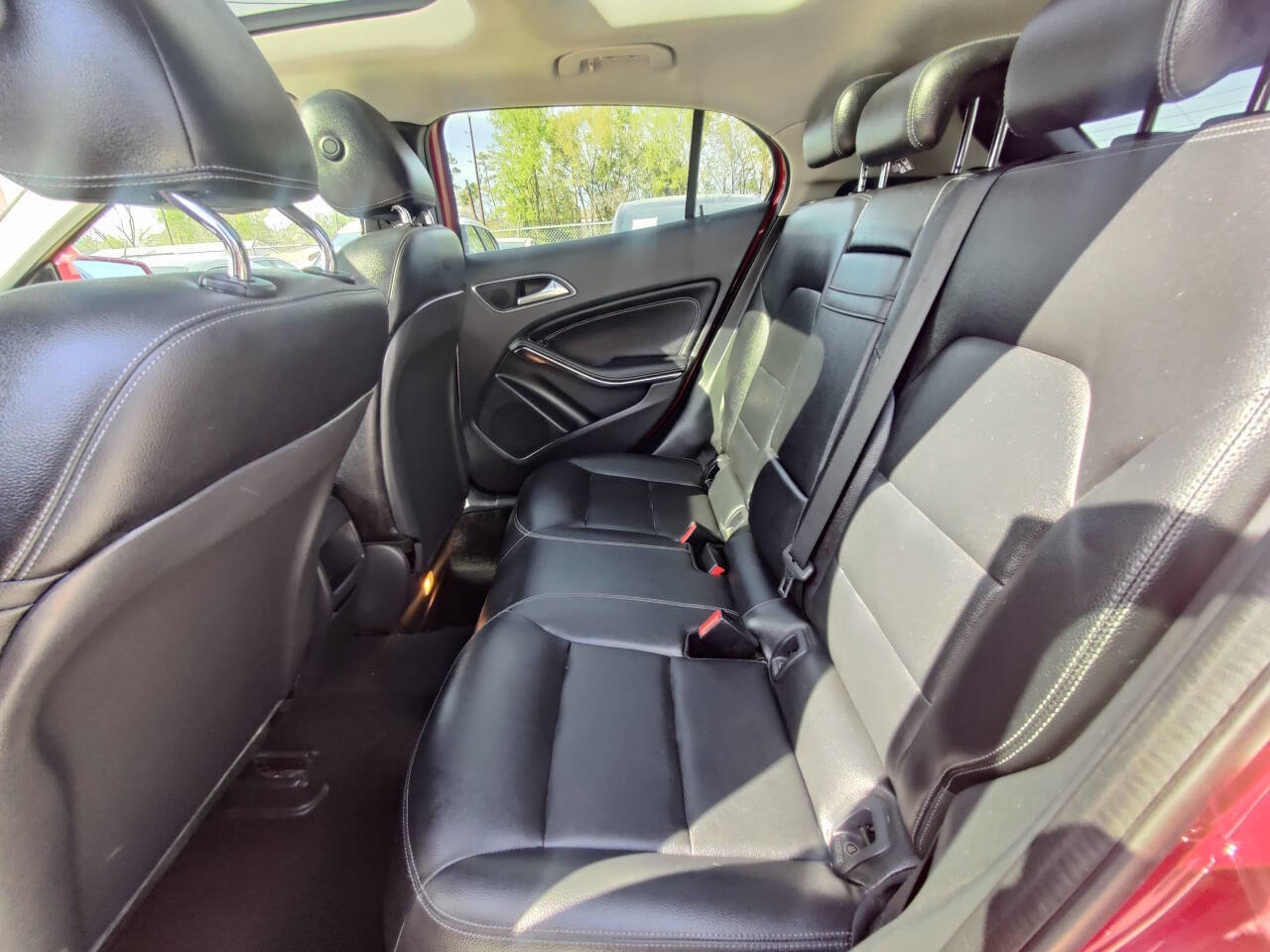 Used 2015 Mercedes-Benz GLA 250 GLA 250 4dr SUV image 22