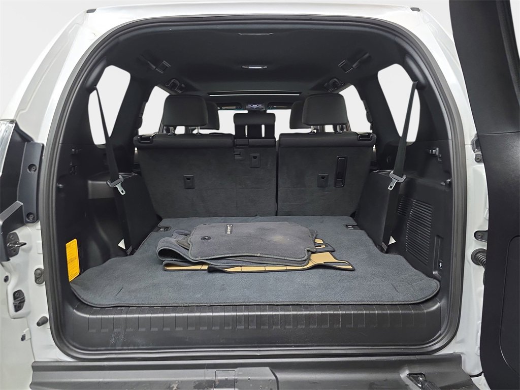 Used 2020 Lexus GX 460 Premium w/ Premium Package image 11