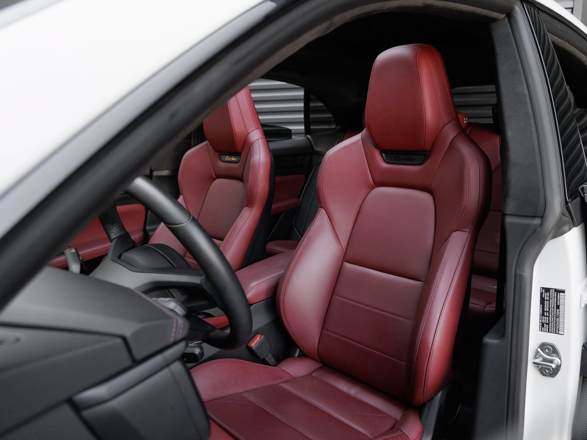 Certified 2025 Porsche Macan Turbo Electric AWD/4WD image 5
