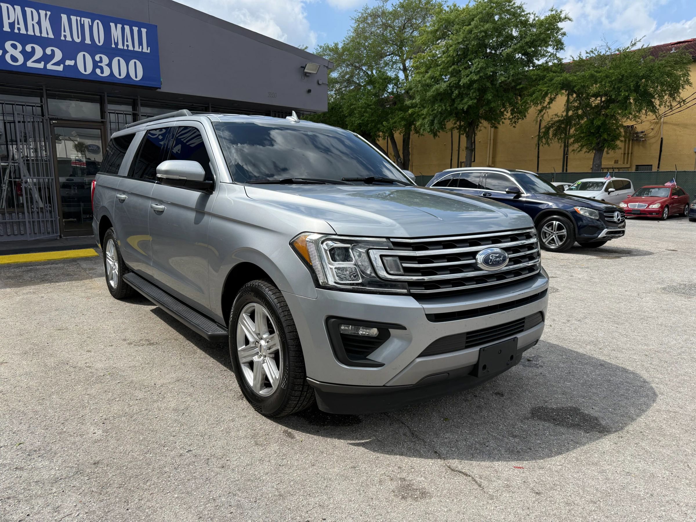 Used 2020 Ford Expedition Max XLT w/ Equipment Group 201A RWD image 3