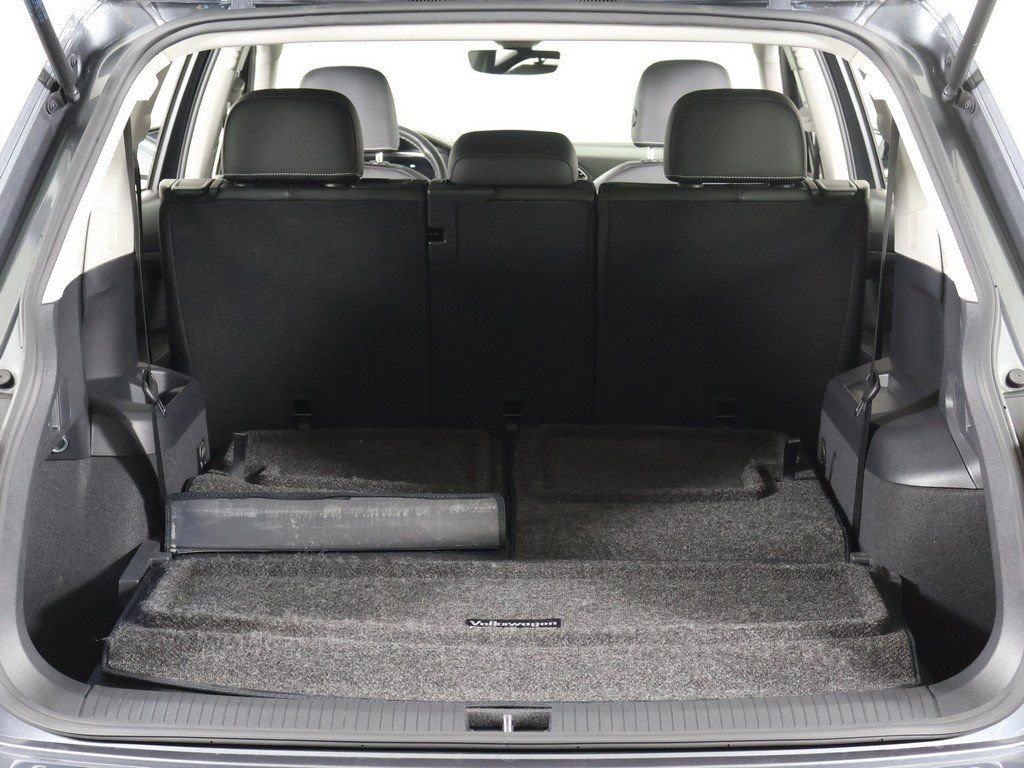 Used 2022 Volkswagen Tiguan SE w/ Panoramic Sunroof Package image 19