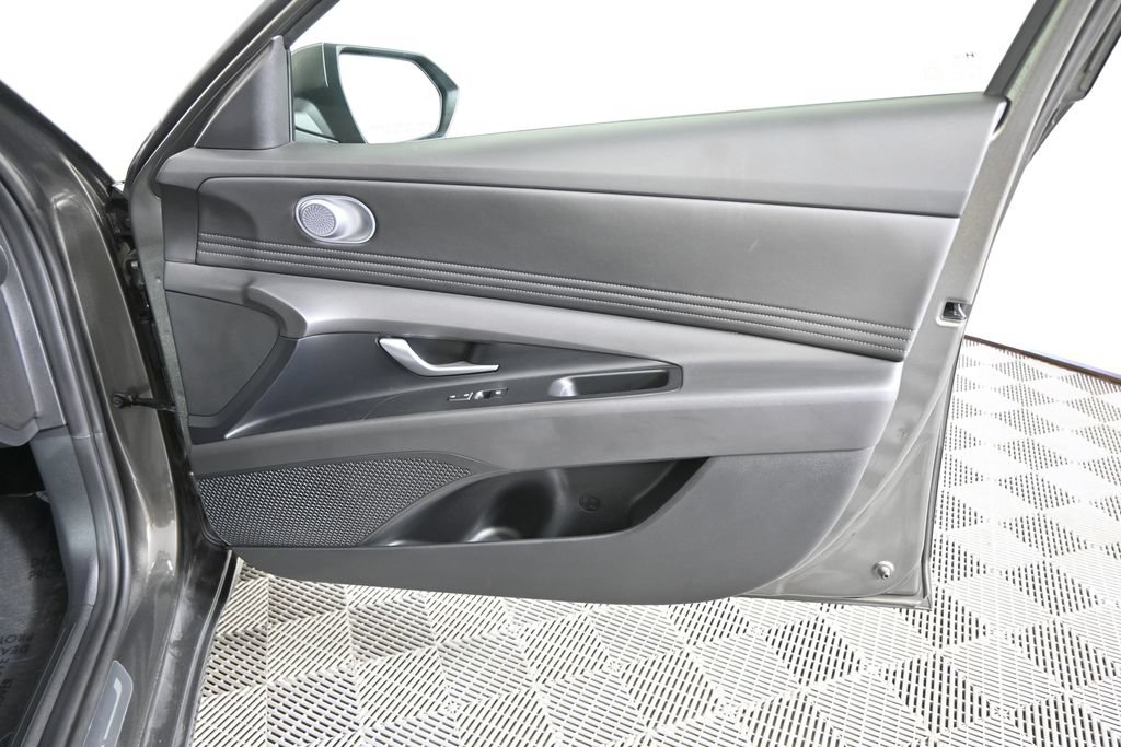 Used 2024 Hyundai Elantra SEL w/ Convenience Package FWD image 12