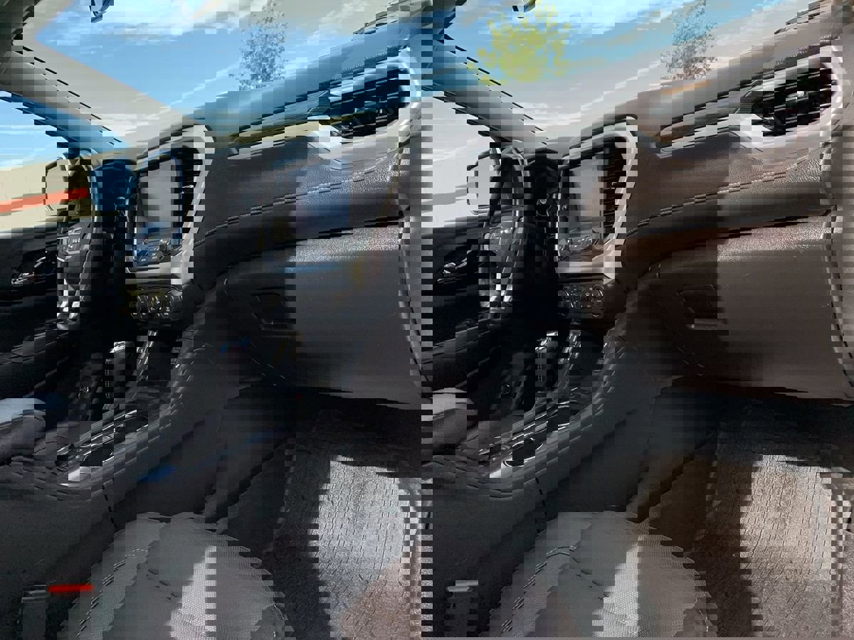 Used 2018 GMC Acadia SLT image 32