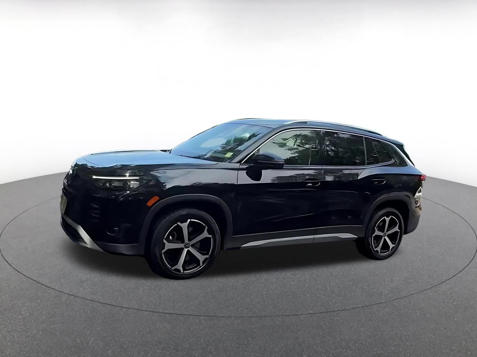 Used 2026 Volkswagen Tiguan SE AWD/4WD image 7