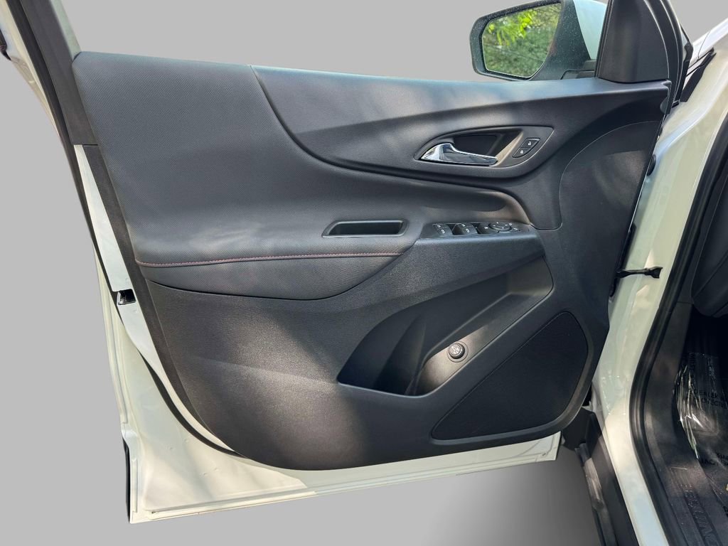 Used 2023 Chevrolet Equinox RS FWD image 22