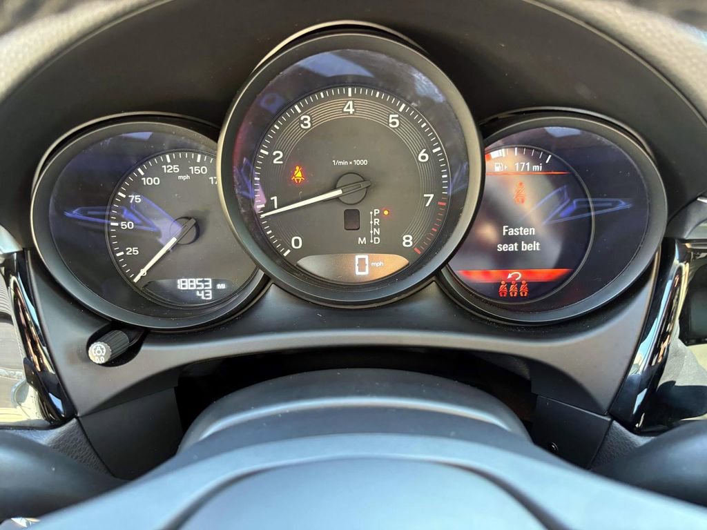 Certified 2024 Porsche Macan image 30