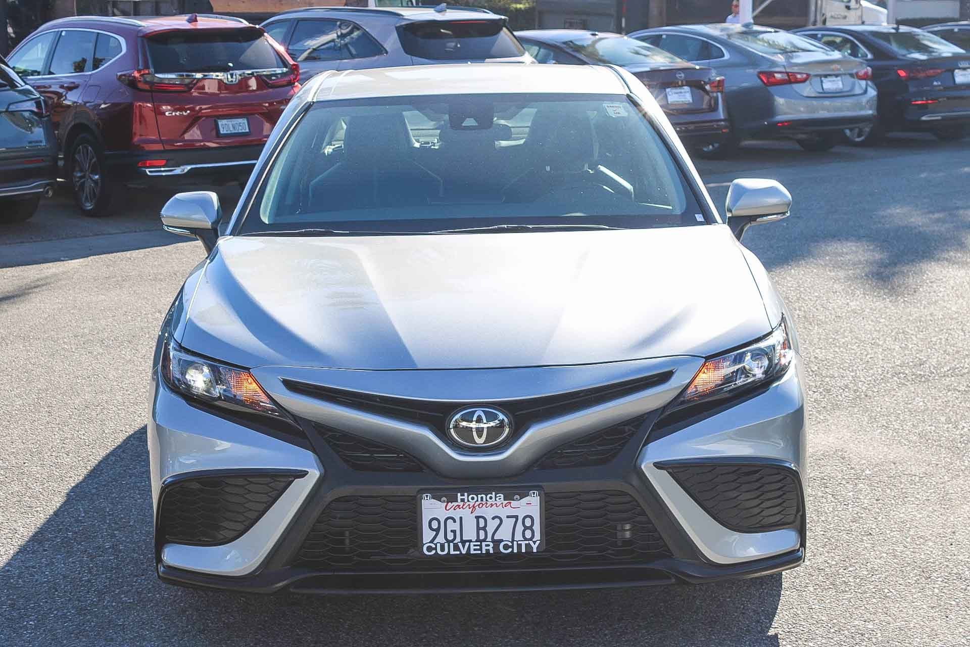 Used 2023 Toyota Camry SE image 2