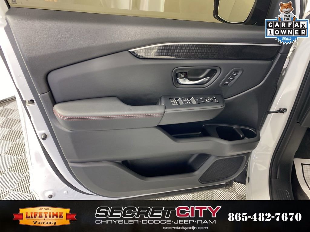 Used 2025 Honda Pilot Black Edition image 12