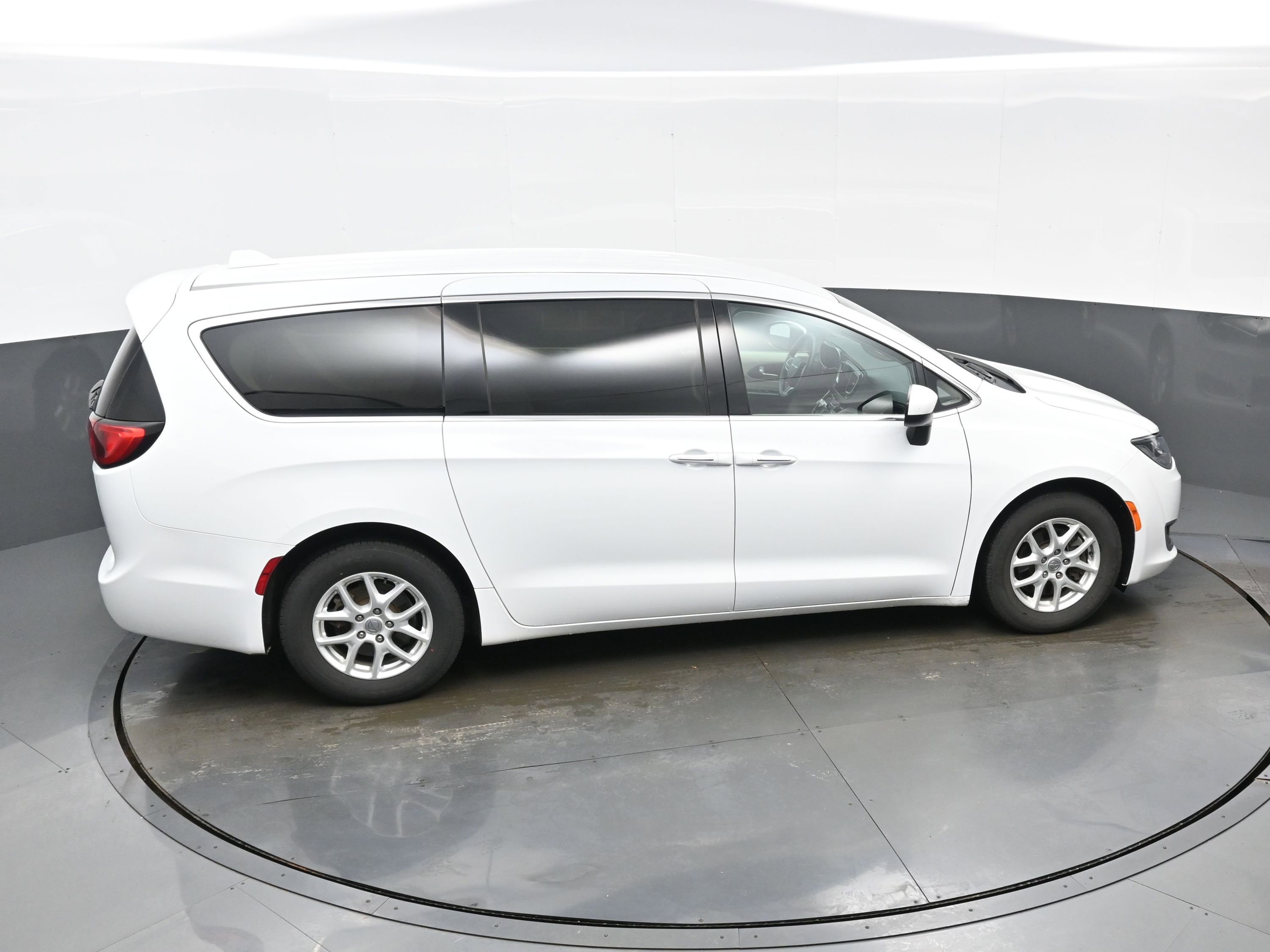 Used 2017 Chrysler Pacifica Touring Plus image 39