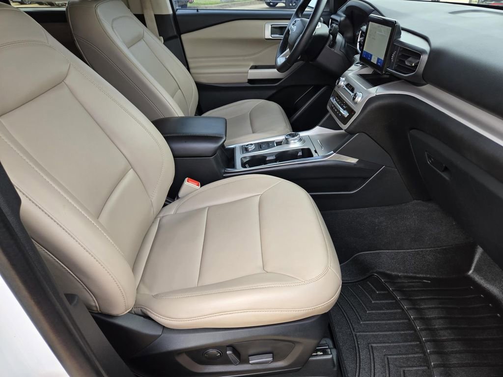 Used 2023 Ford Explorer XLT w/ Equipment Group 202A image 33