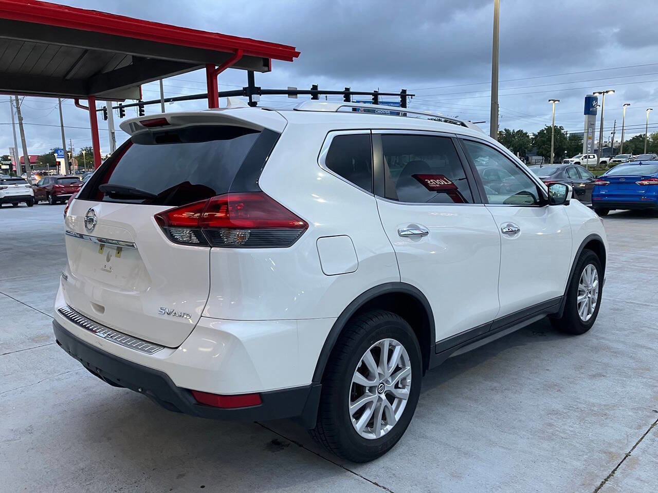 Used 2018 Nissan Rogue SV w/ Premium Package image 5