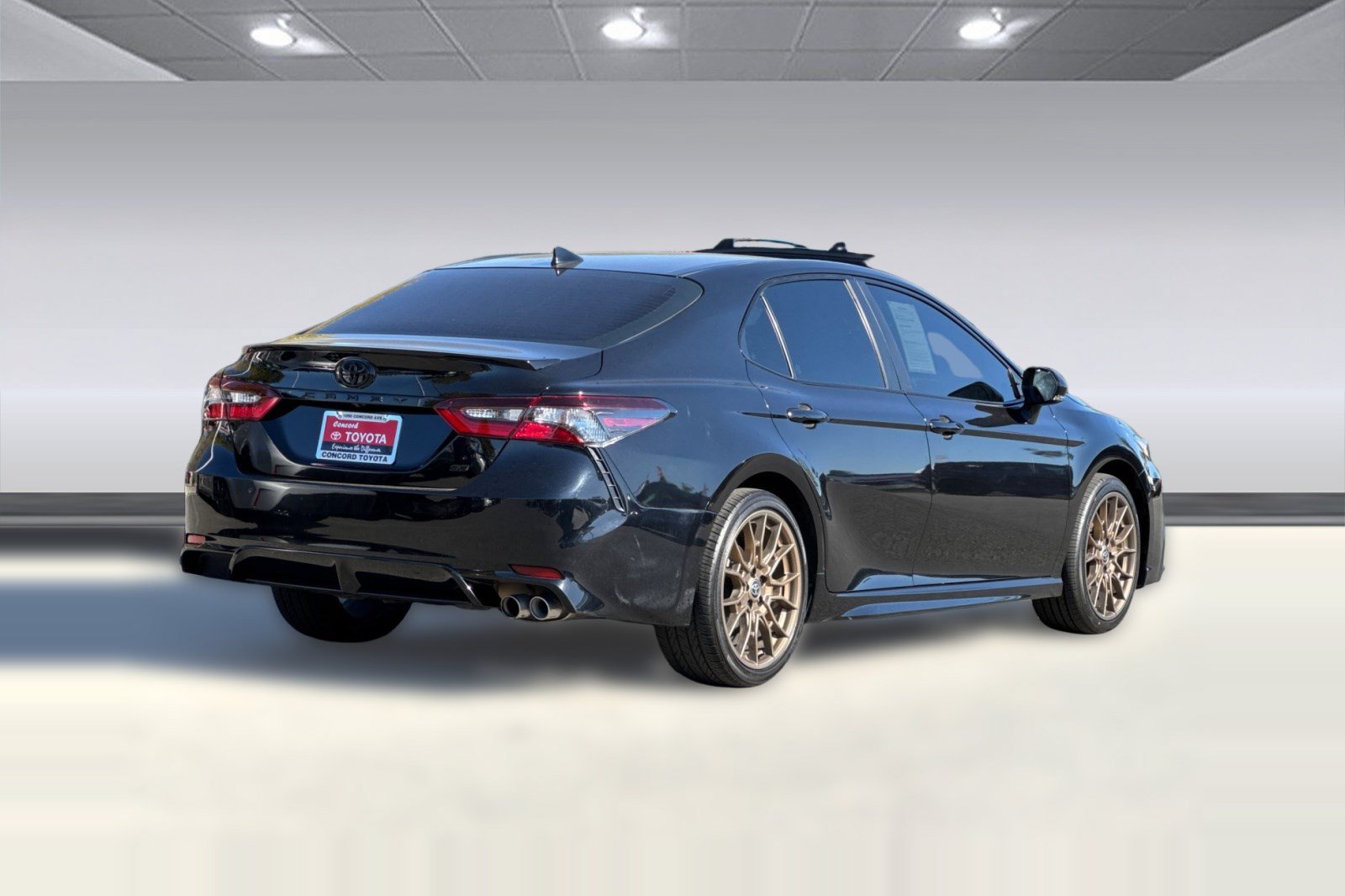 Used 2024 Toyota Camry SE w/ Convenience Package FWD image 9