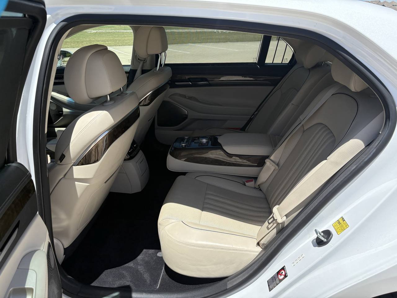 Used 2017 Genesis G90 3.3T Premium RWD image 10
