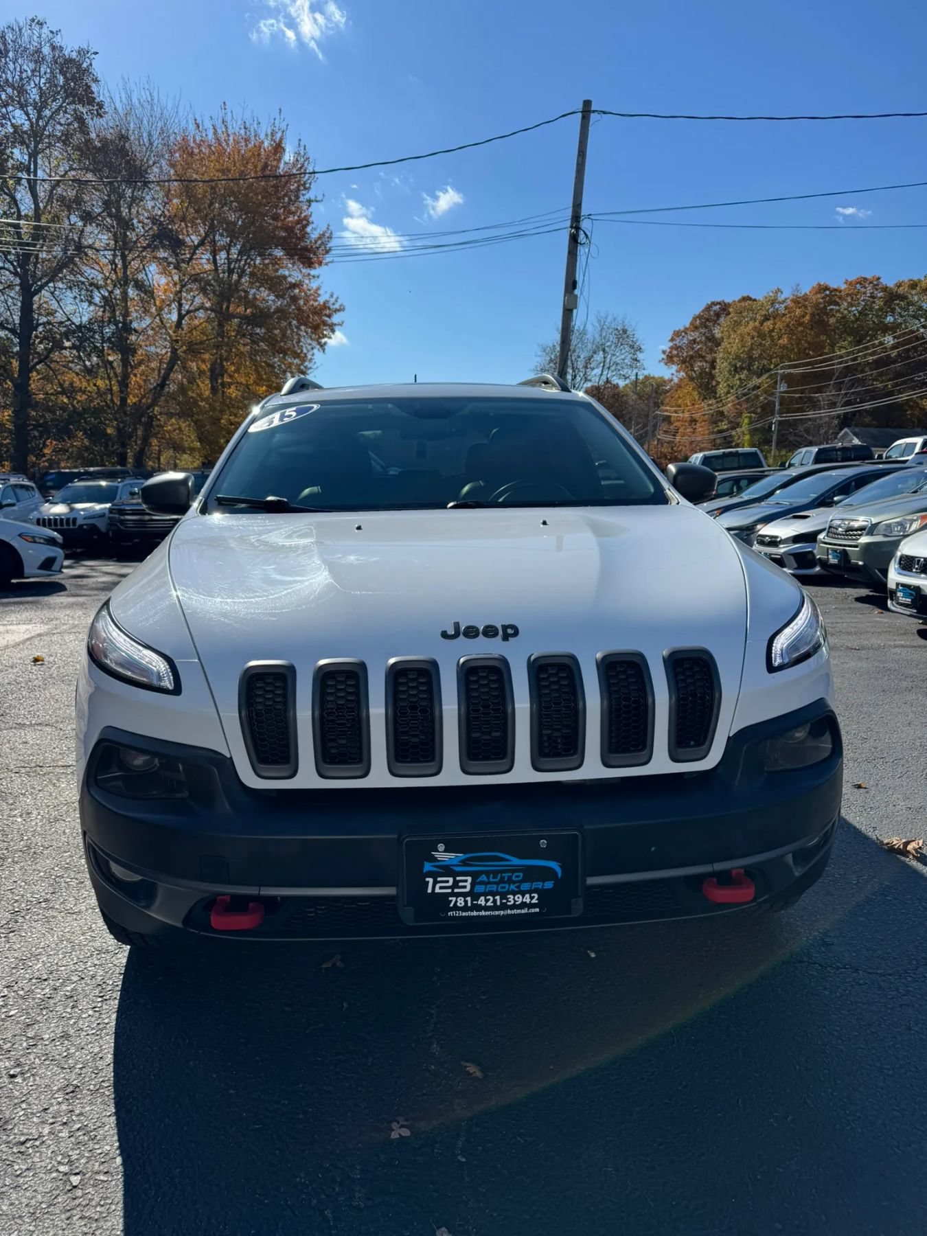 Used 2015 Jeep Cherokee Trailhawk w/ Comfort/Convenience Group AWD/4WD image 2
