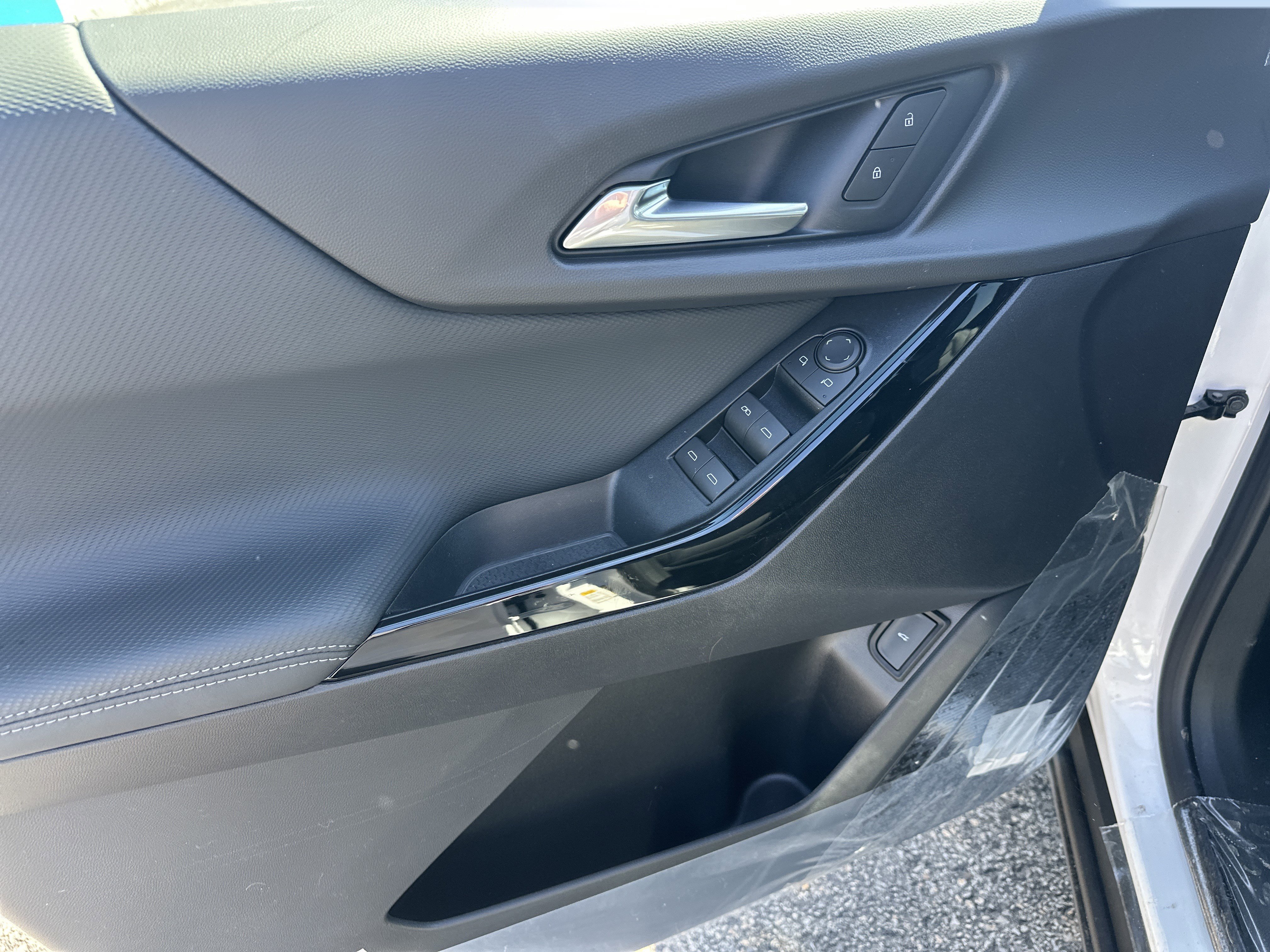 New 2026 Chevrolet Equinox LT w/ Convenience Package II image 6