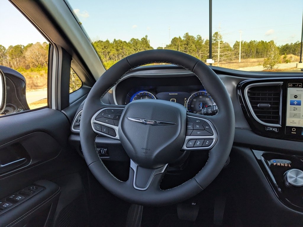 New 2026 Chrysler Voyager LX image 26