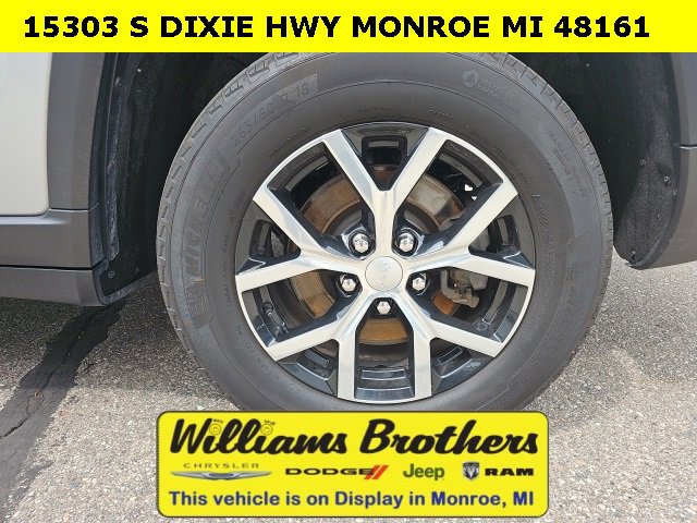 Used 2024 Jeep Grand Cherokee L Limited image 11
