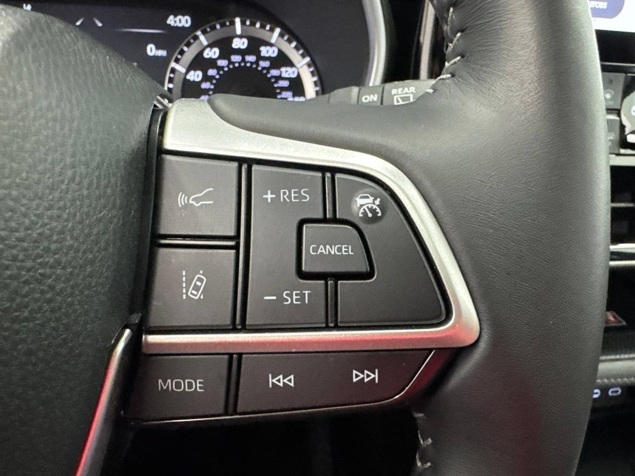 Used 2025 Toyota Highlander XLE AWD/4WD image 23