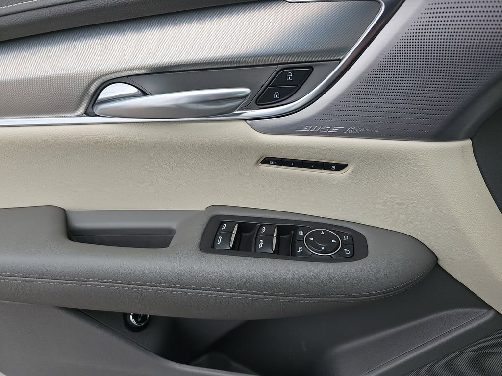 Used 2020 Cadillac XT5 Premium Luxury w/ LPO, Floor Liner Package image 32