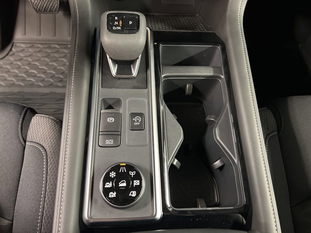 Used 2025 Nissan Pathfinder SV AWD/4WD image 16