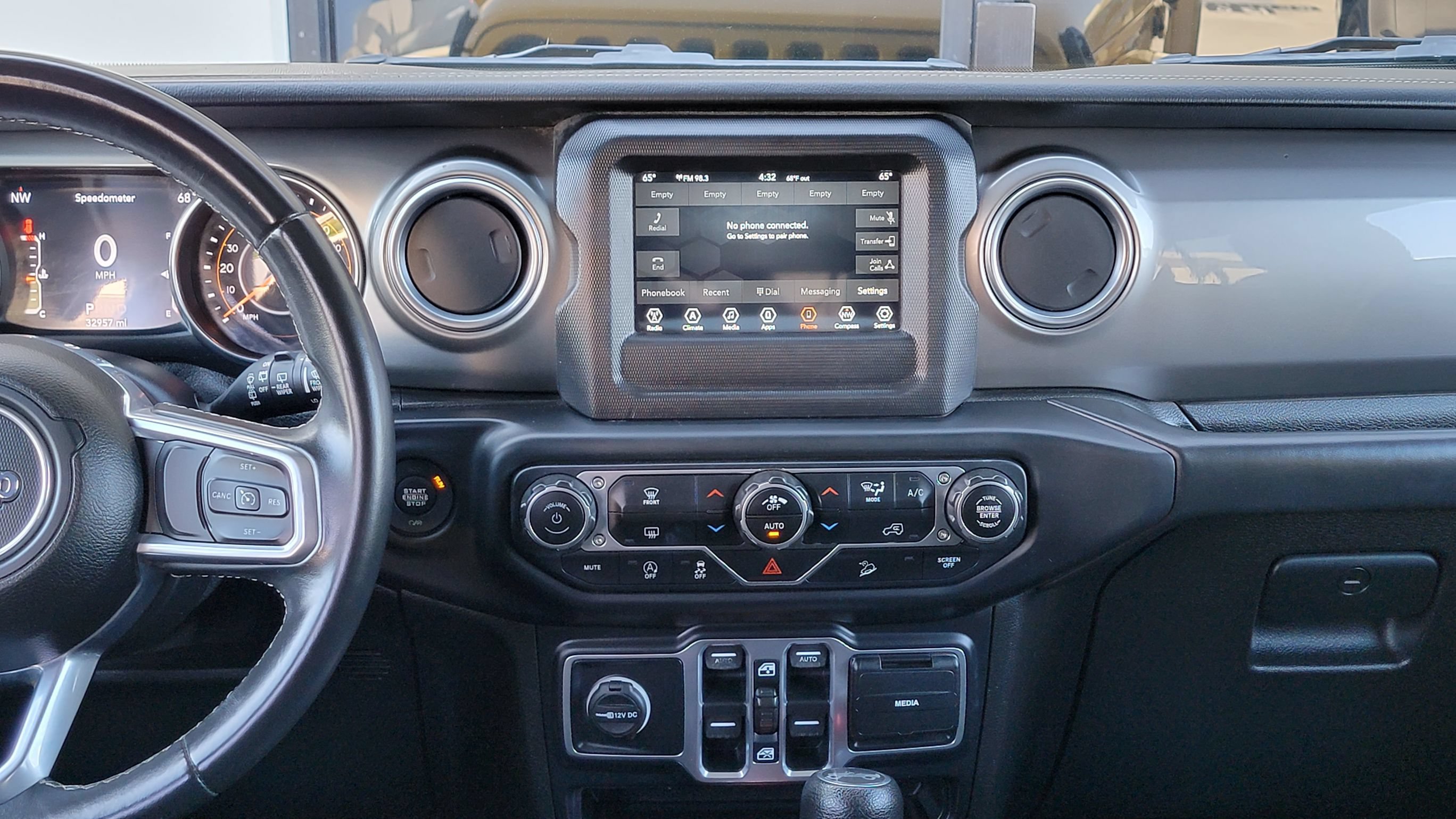 Used 2019 Jeep Wrangler Unlimited Sahara AWD/4WD image 31