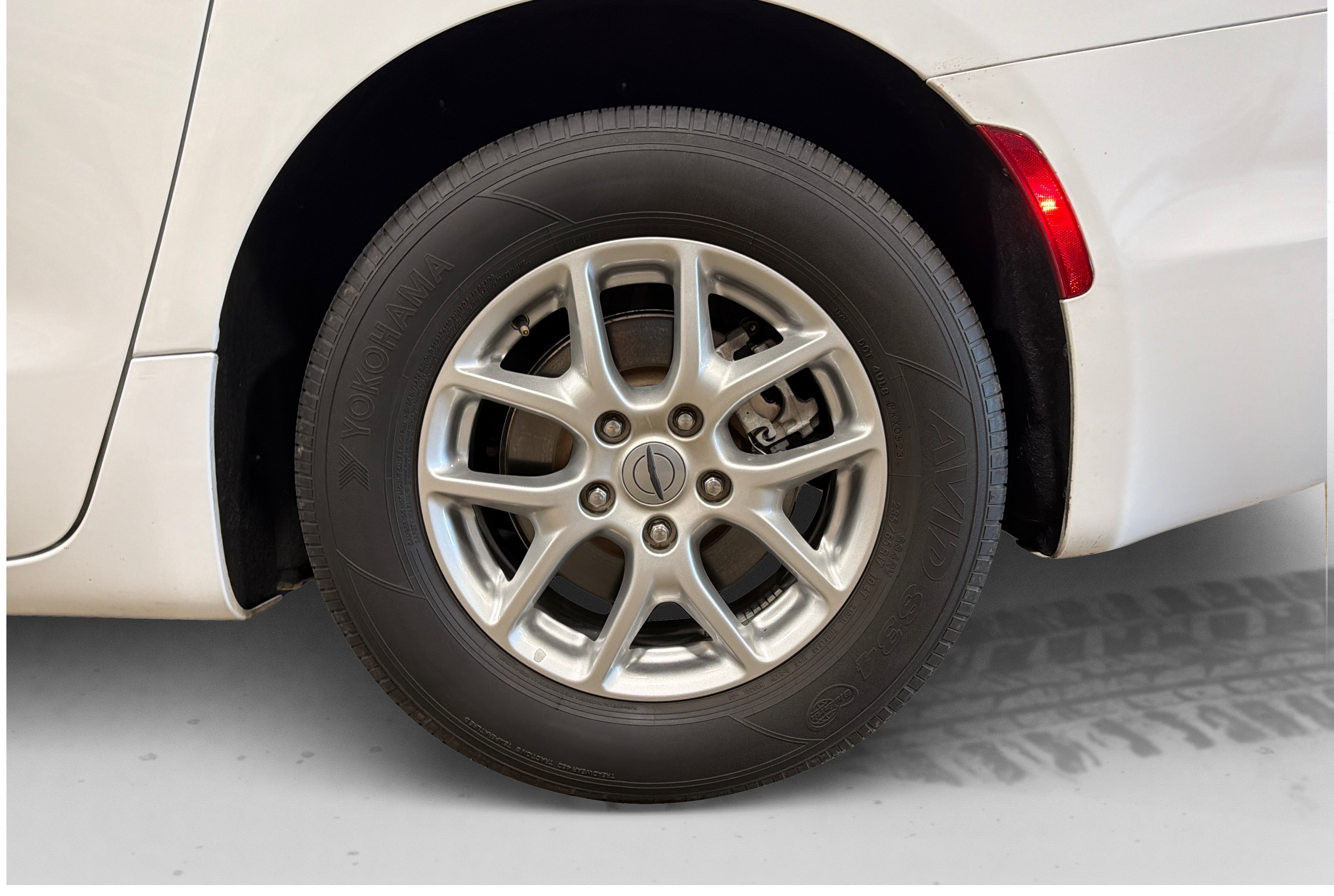 Used 2023 Chrysler Pacifica Touring-L FWD image 50