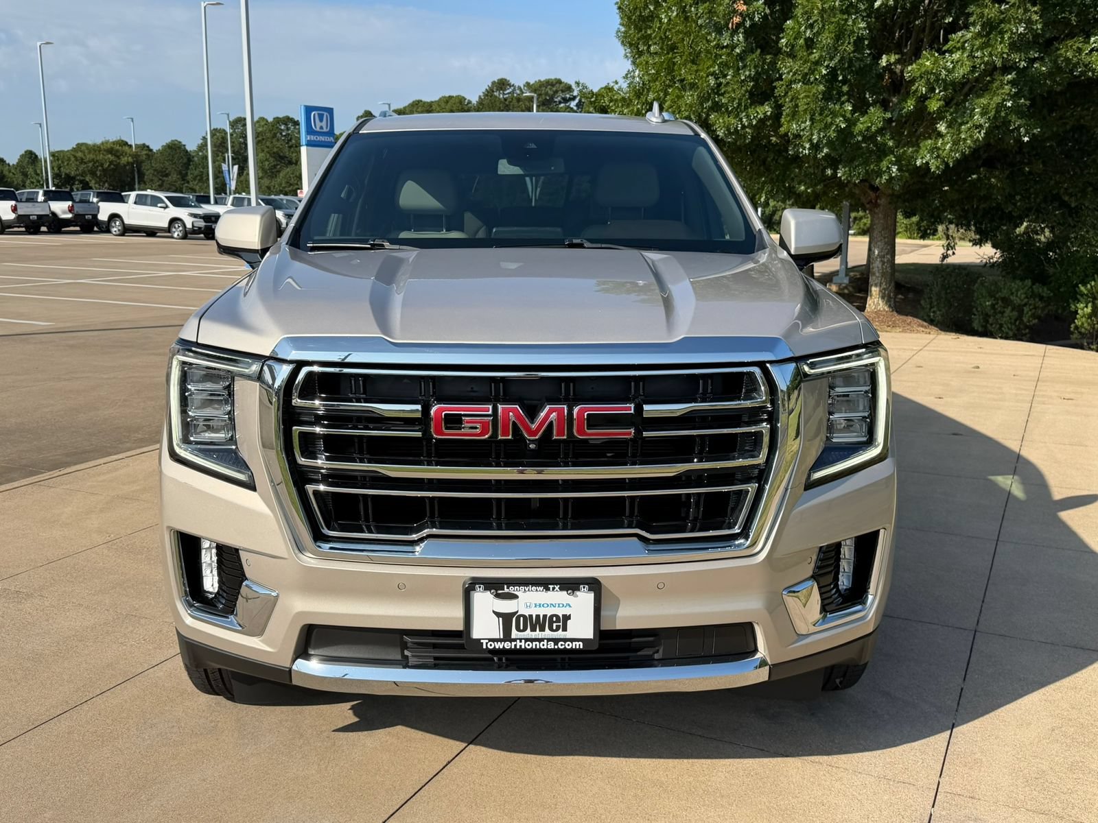 Used 2023 GMC Yukon XL SLT w/ SLT Luxury Package RWD image 2