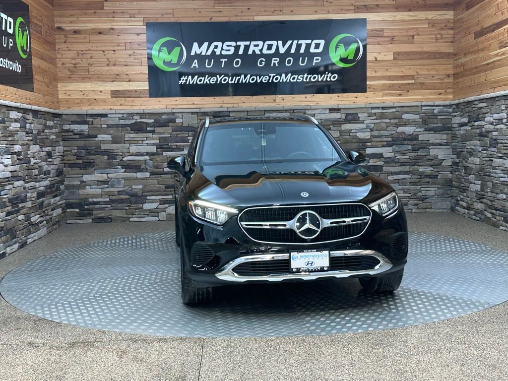 Used 2023 Mercedes-Benz GLC 300 4MATIC image 2