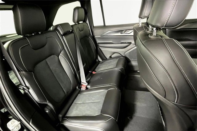 New 2025 Jeep Grand Cherokee Altitude image 11