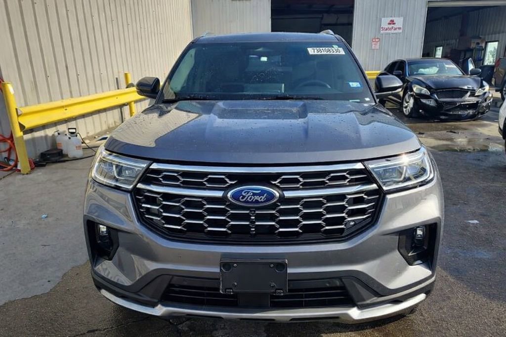 Used 2025 Ford Explorer Platinum w/ Ultimate Package image 2