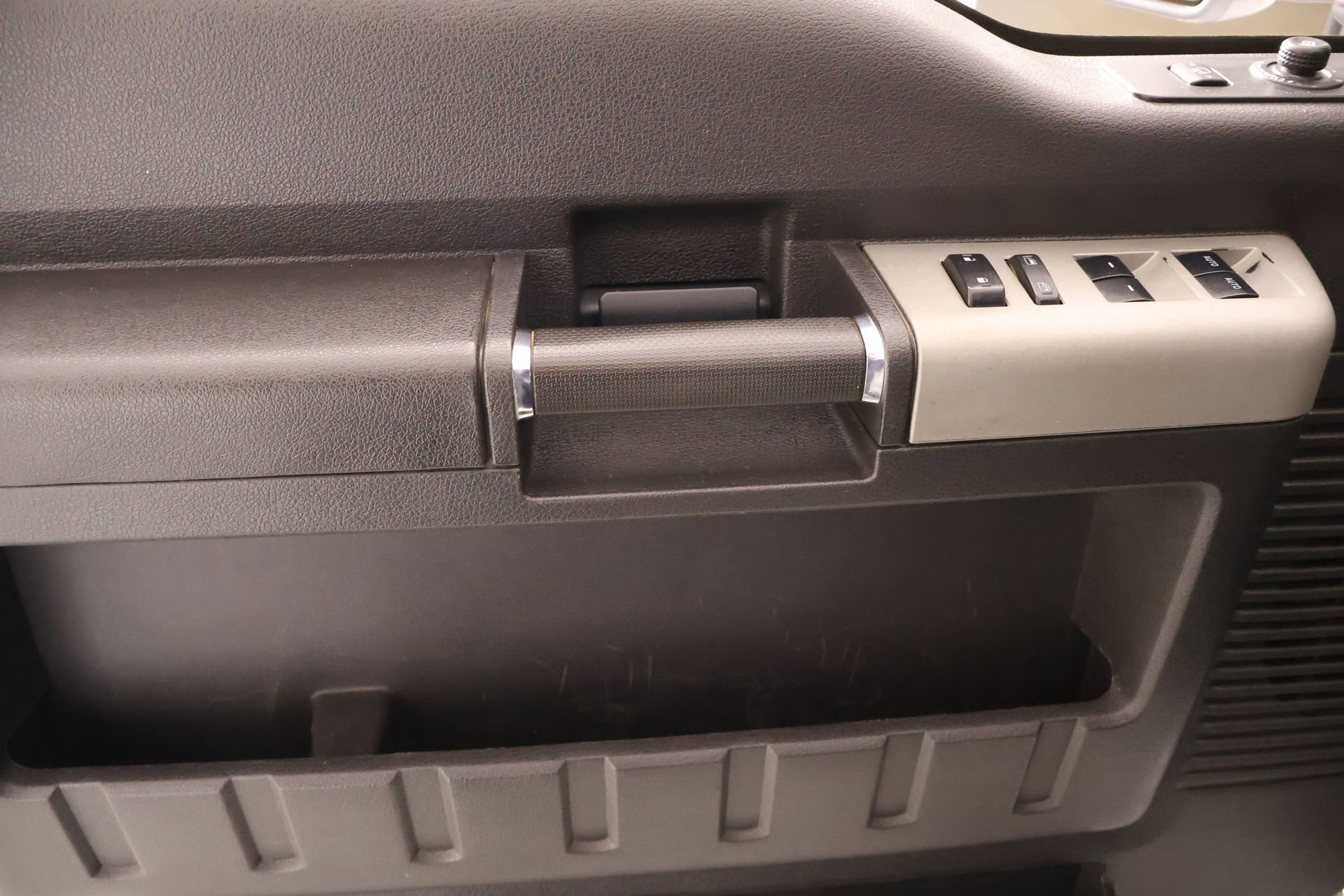 Used 2015 Ford F250 Lariat w/ Chrome Package image 15