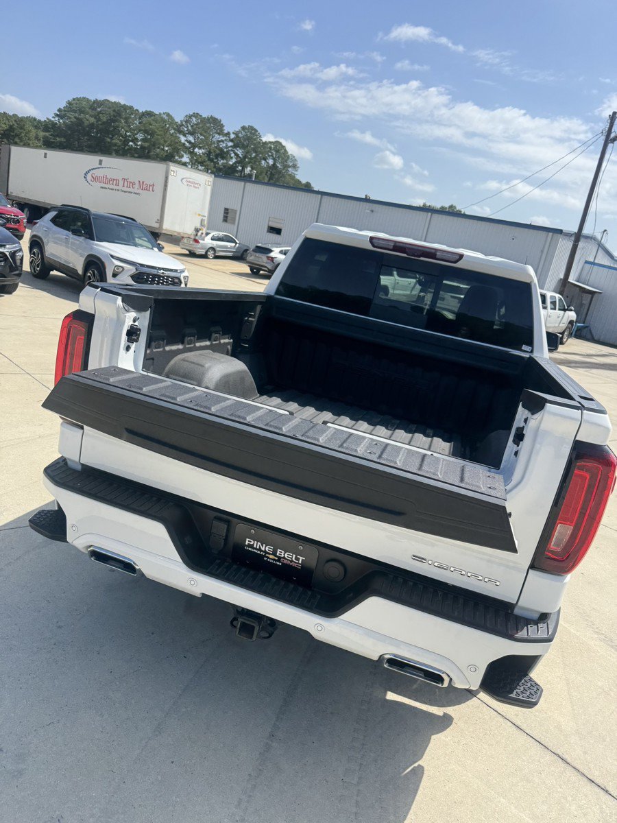 Used 2023 GMC Sierra 1500 Denali w/ Technology Package AWD/4WD image 8