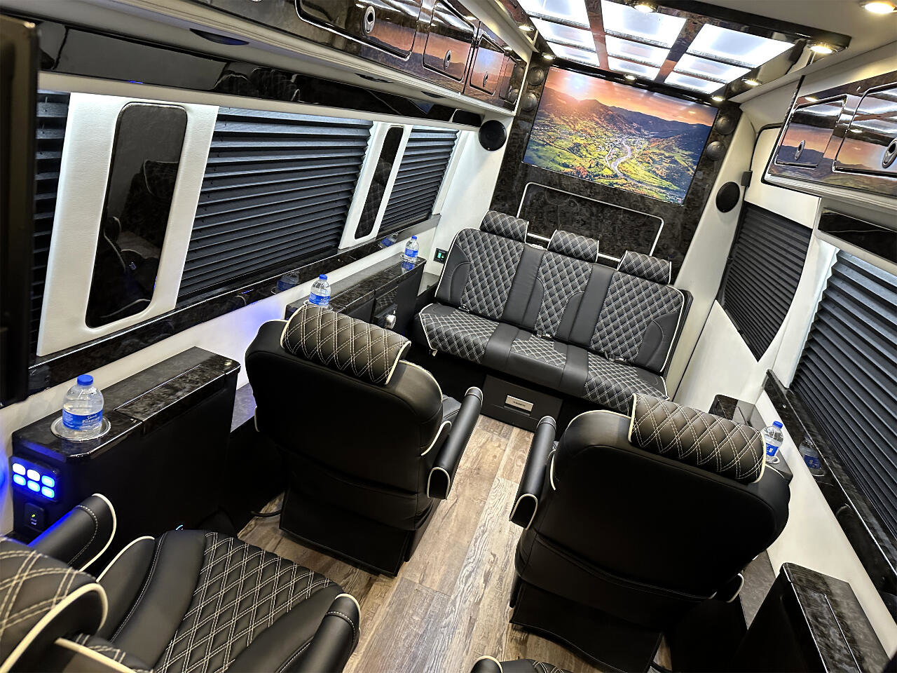 Used 2024 Mercedes-Benz Sprinter 3500 image 3