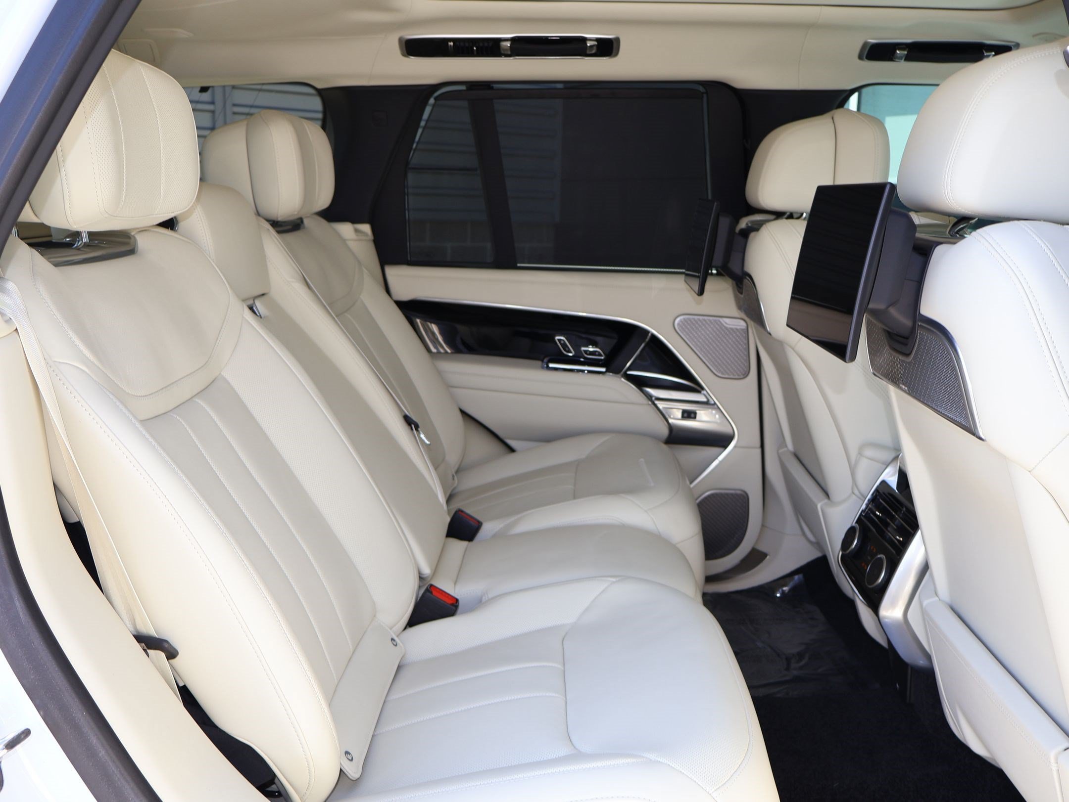 Certified 2025 Land Rover Range Rover Autobiography AWD/4WD image 29