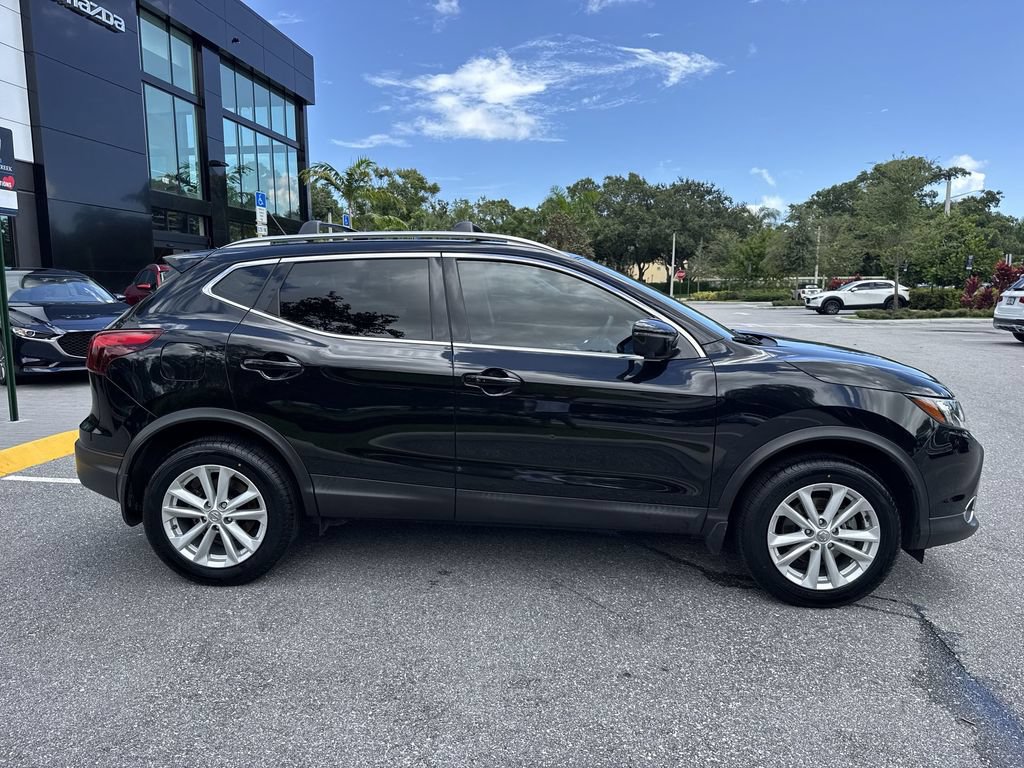 Used 2018 Nissan Rogue Sport SV w/ SV Technology Package AWD/4WD image 5