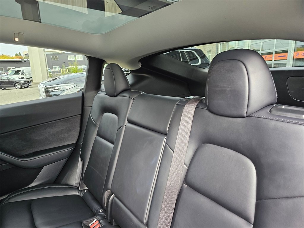 Used 2021 Tesla Model Y Long Range image 24