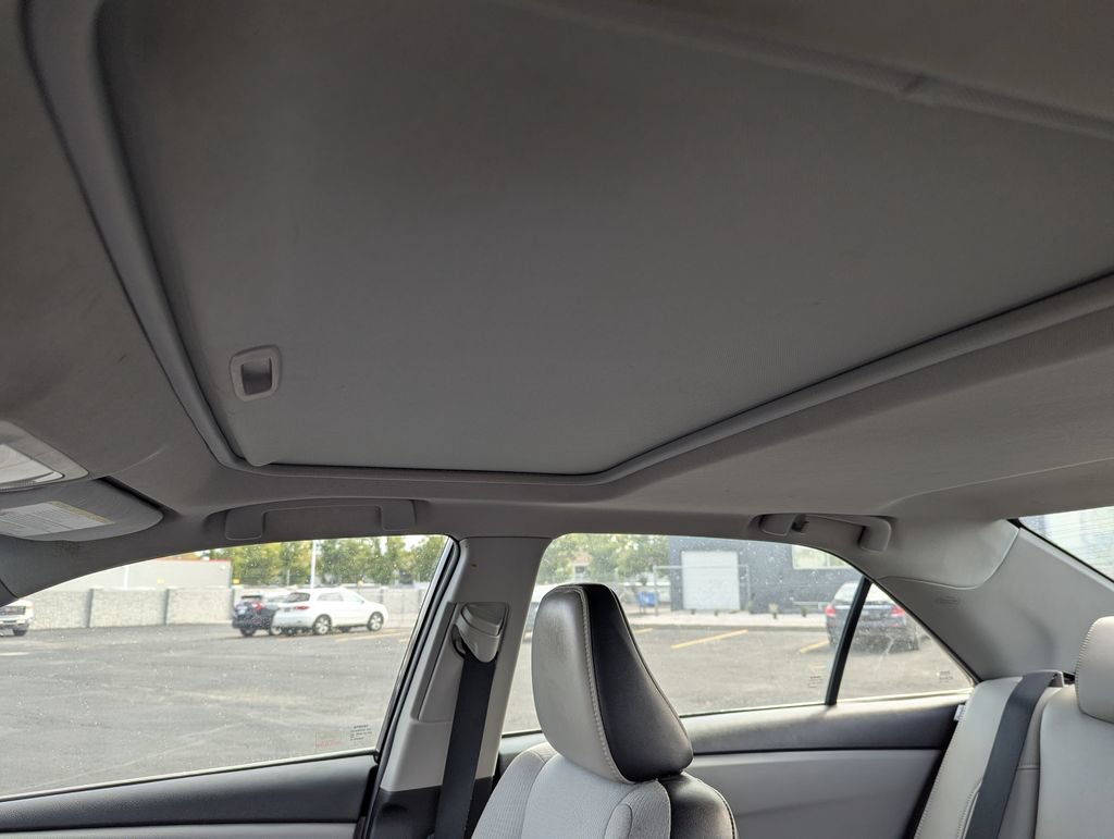 Used 2017 Toyota Camry SE w/ Moonroof Package FWD image 27
