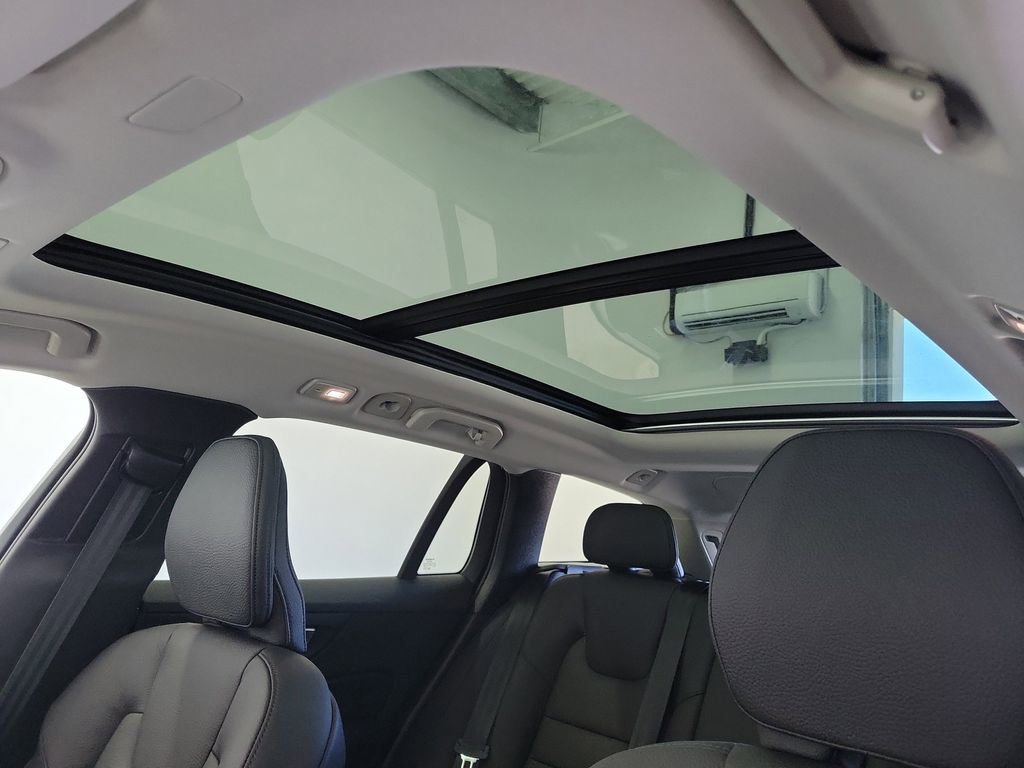 New 2026 Volvo V60 B5 Cross Country Plus w/ Protection Package Premier image 19