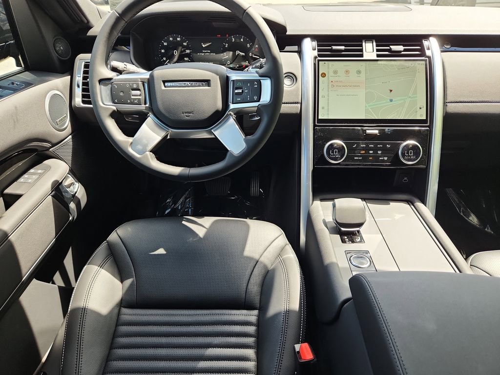 Certified 2025 Land Rover Discovery S AWD/4WD image 4