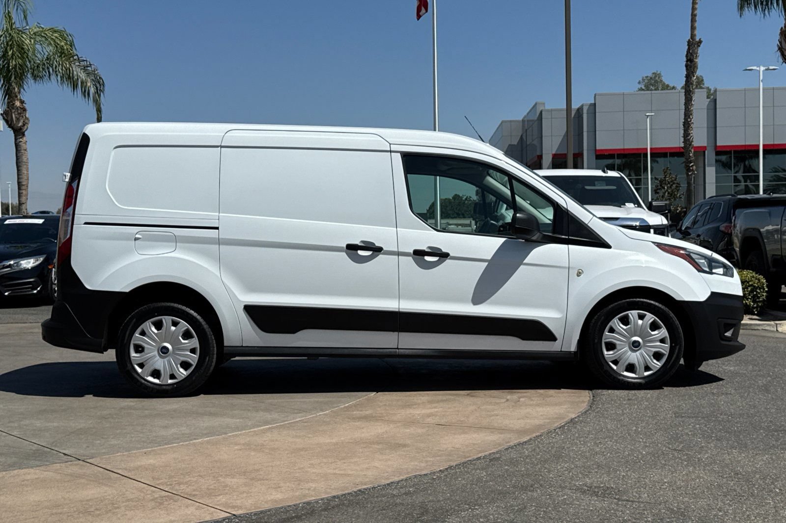 Used 2023 Ford Transit Connect XL FWD image 3