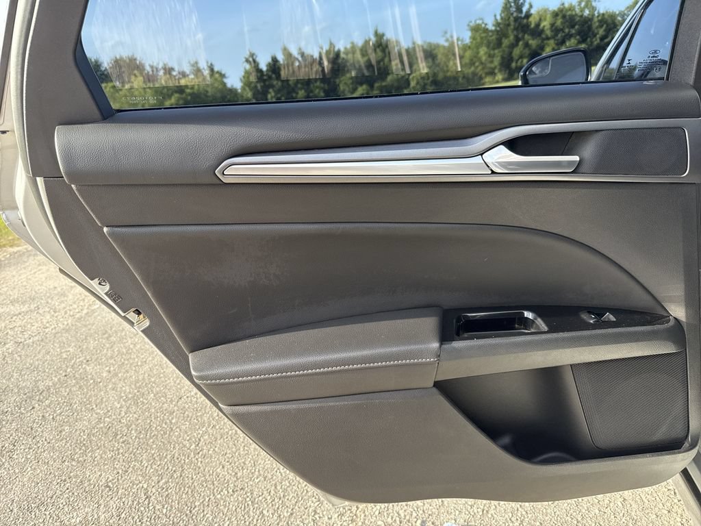 Used 2016 Ford Fusion Titanium FWD image 24