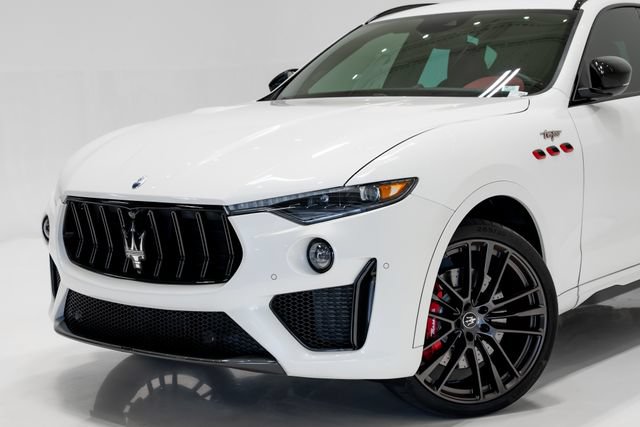 Used 2022 Maserati Levante Trofeo AWD/4WD image 2