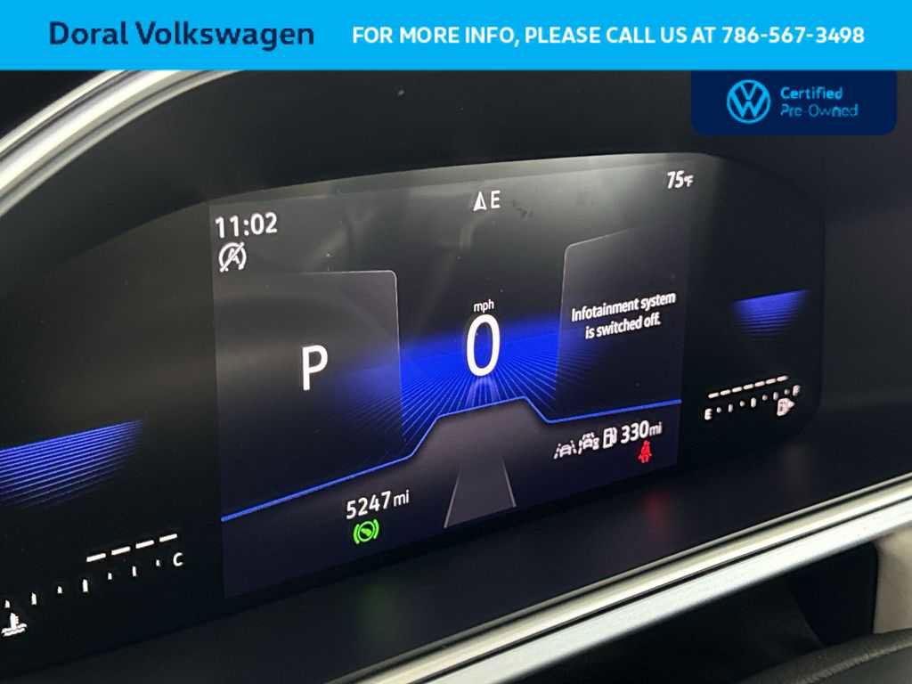 Used 2025 Volkswagen Taos SE FWD image 16